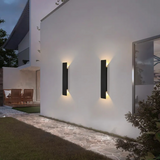 Weather-Resistant Aluminum Outdoor Wall Lamp – Modern Design Wall Sconce Light in Black or White for Gardens and Patios