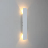 Weather-Resistant Aluminum Outdoor Wall Lamp – Modern Design Wall Sconce Light in Black or White for Gardens and Patios